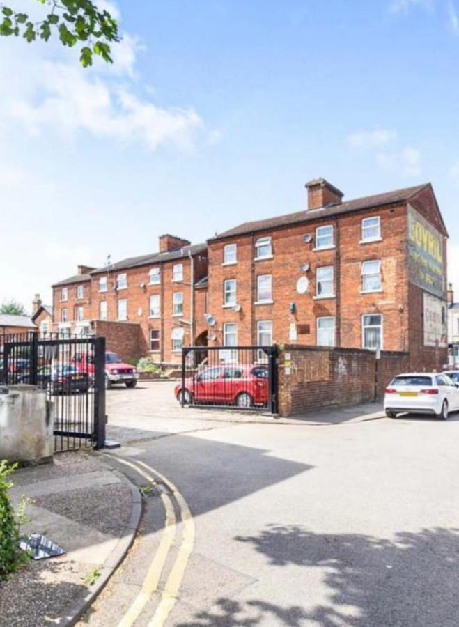 Convenient Contractor Stay Free Parking Walk To Weatherspoons Bedford Bagian luar foto