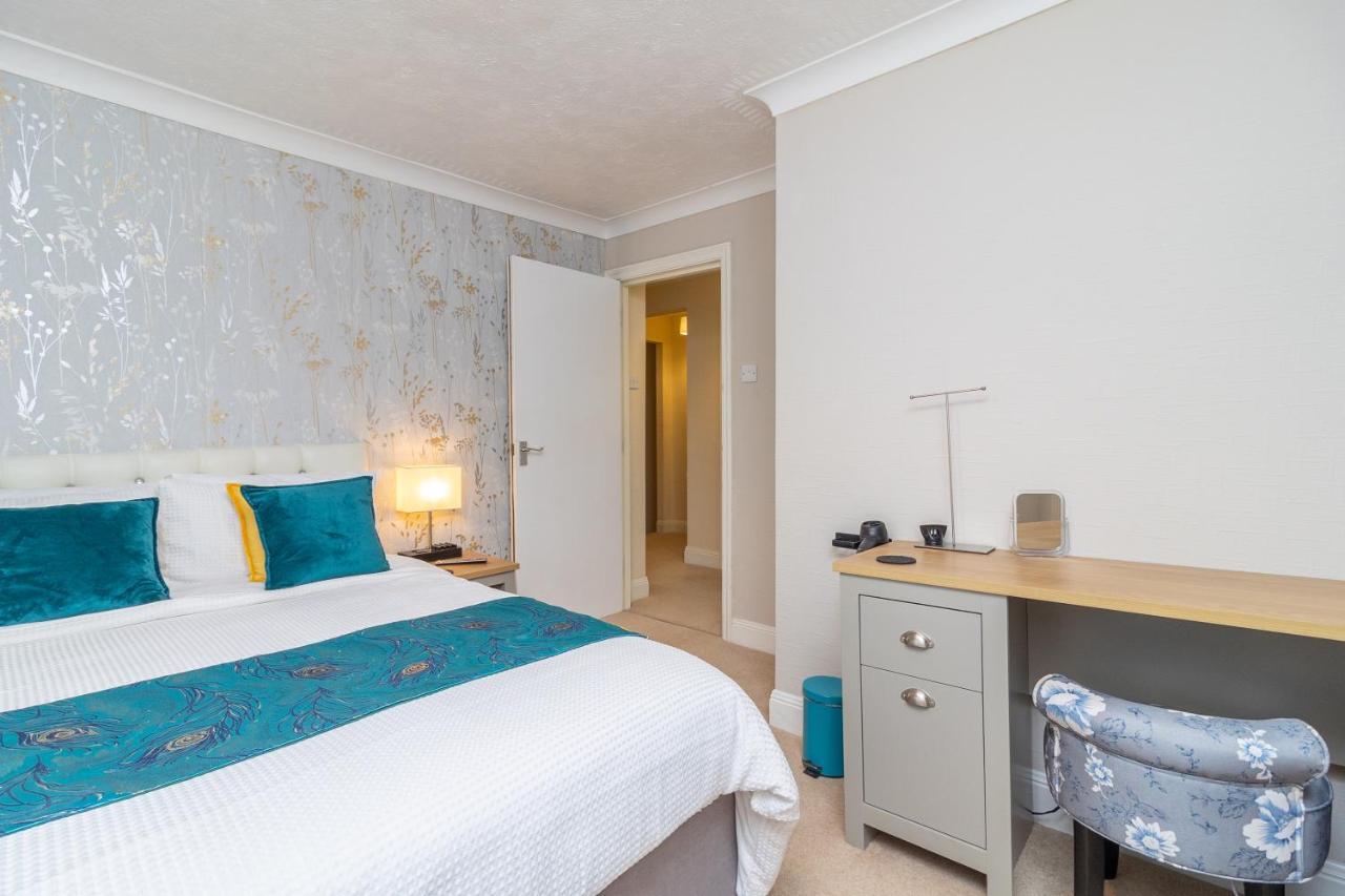 Convenient Contractor Stay Free Parking Walk To Weatherspoons Bedford Bagian luar foto