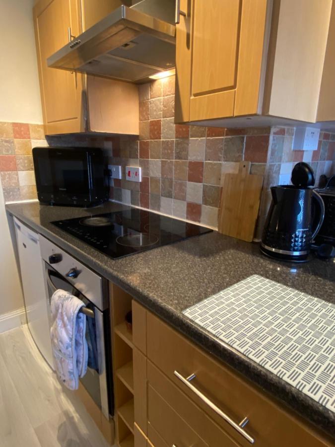 Convenient Contractor Stay Free Parking Walk To Weatherspoons Bedford Bagian luar foto