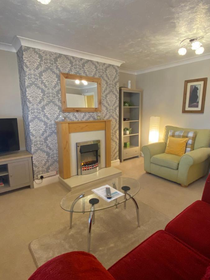 Convenient Contractor Stay Free Parking Walk To Weatherspoons Bedford Bagian luar foto