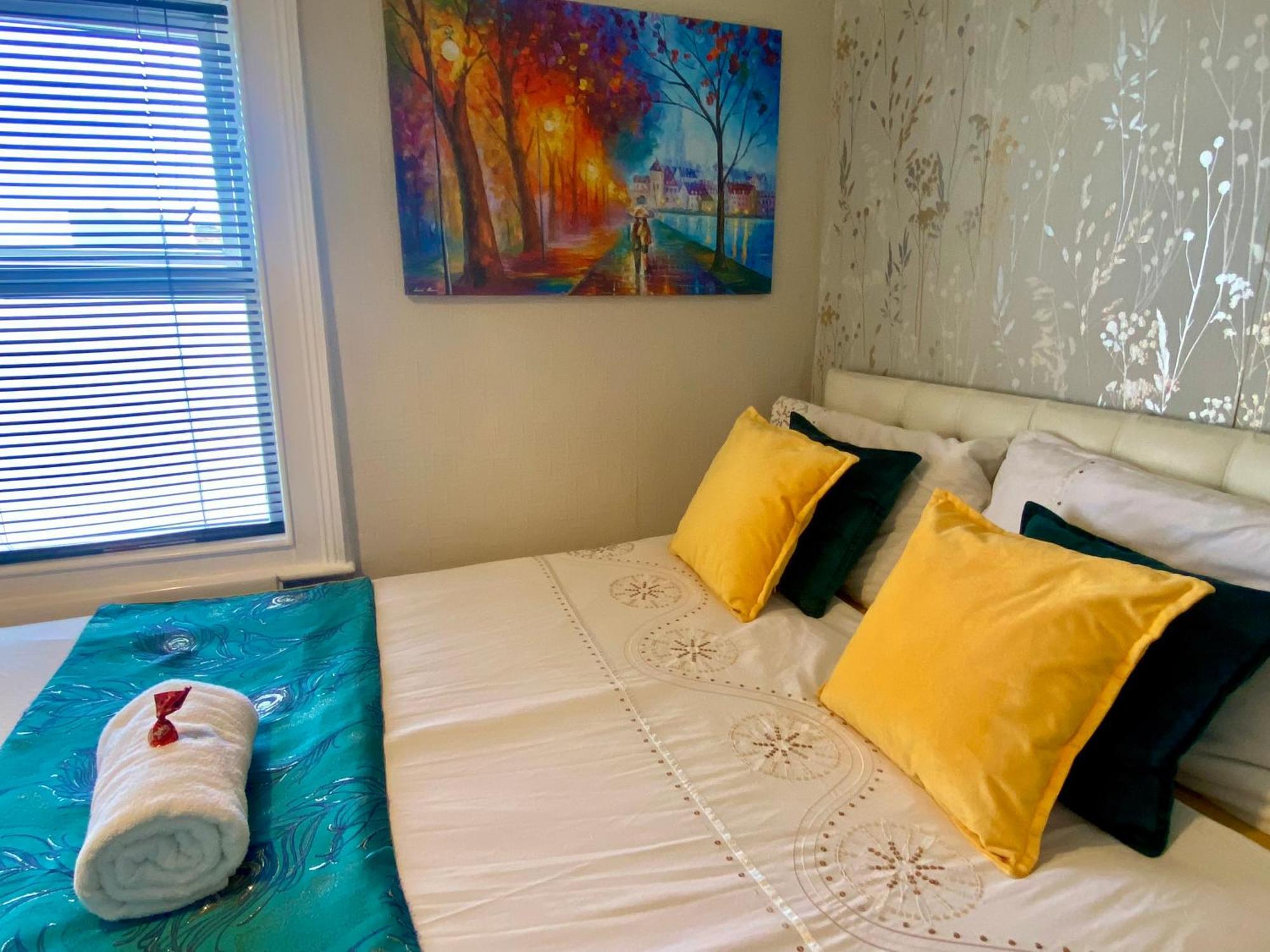 Convenient Contractor Stay Free Parking Walk To Weatherspoons Bedford Bagian luar foto