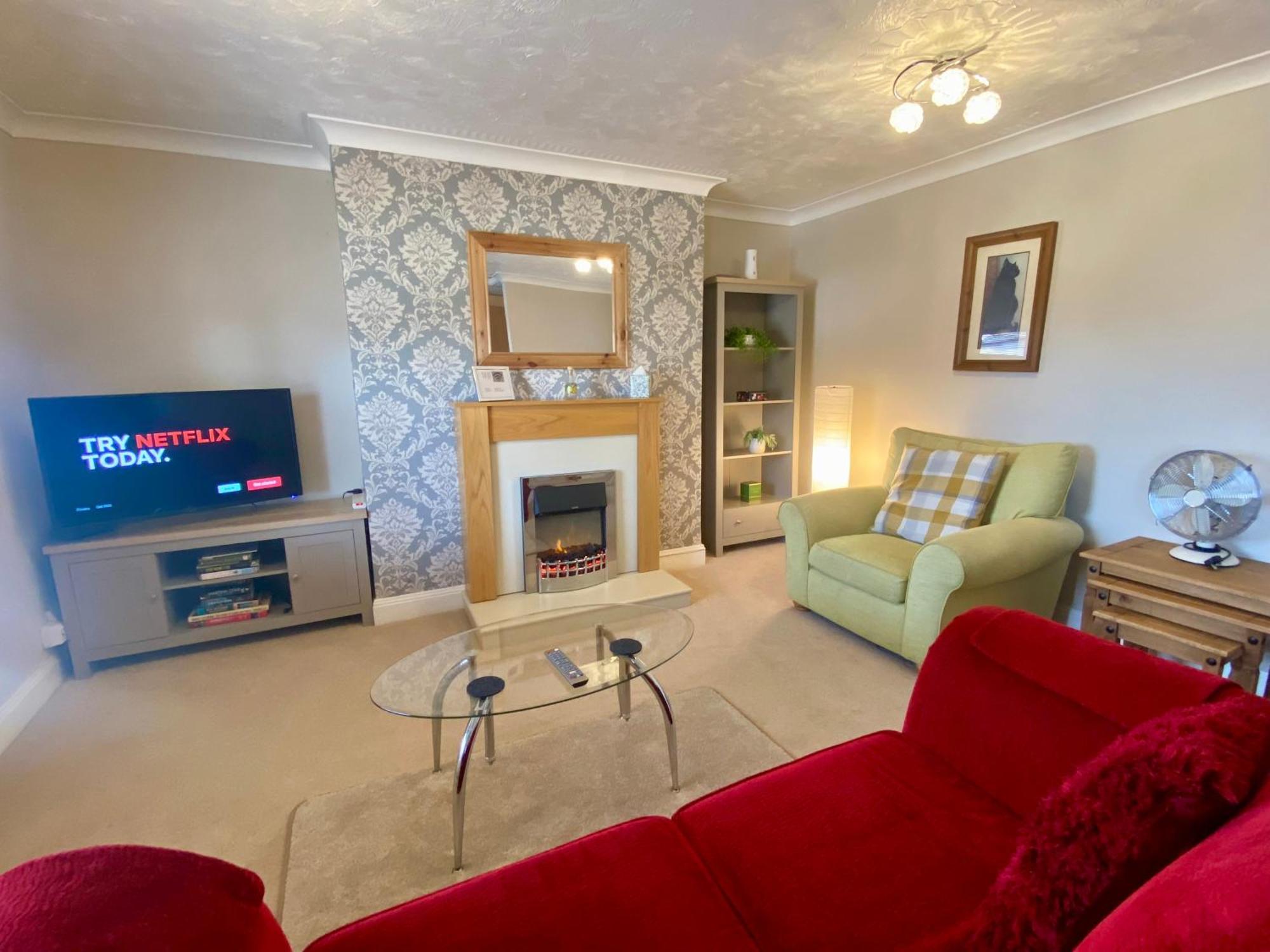 Convenient Contractor Stay Free Parking Walk To Weatherspoons Bedford Bagian luar foto